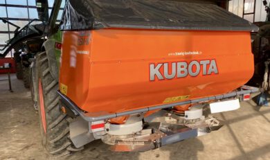 Kubota Düngerstreuer mit Hopfenumbau