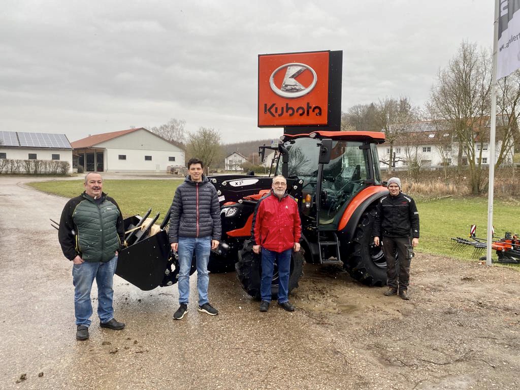 Kubota Schlepper mit ALÖ Frontlader