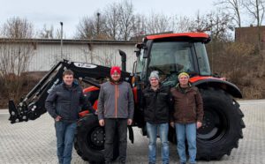 Kubota Schlepper M4063 mit ALÖ-Frontlader